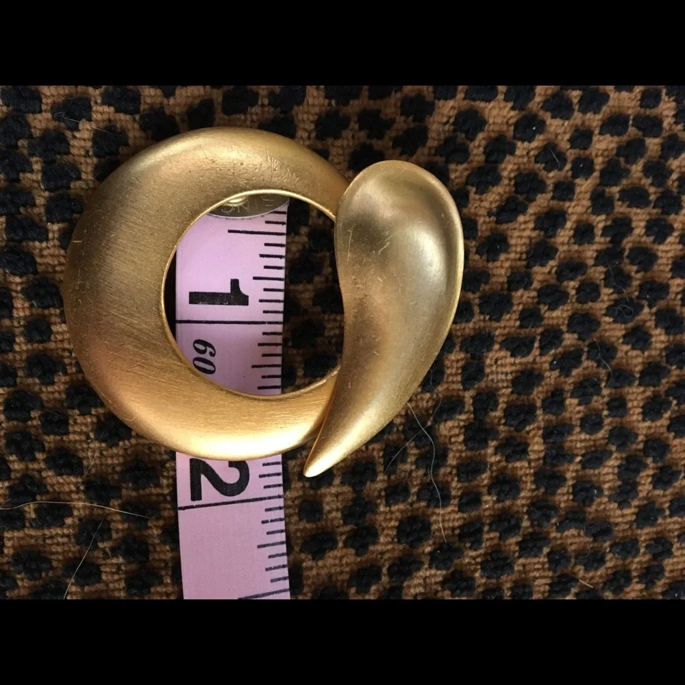 Darling, fun Diane Von Furstenberg earrings! - Picture 7 of 8